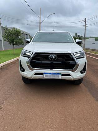 TOYOTA HILUX 2.8 D-4D TURBO DIESEL CD SRX 4X4 AUTOMÁTICO
